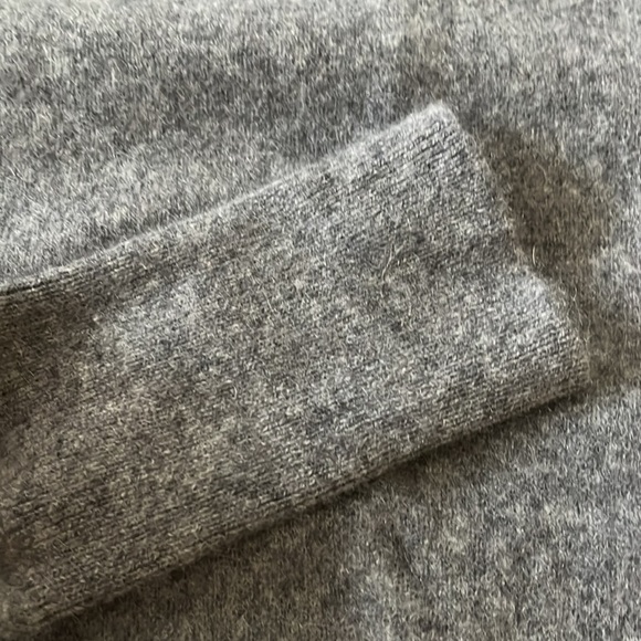 HALOGEN 100% Cashmere Sweater V Neck - Picture 9 of 10